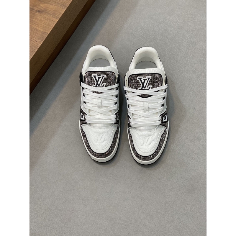 l**is V*t*n sneakers